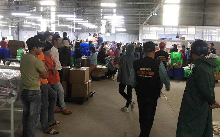 Đà Nẵng: Vận động công nhân ngừng ngăn chặn xe hàng rời nhà máy