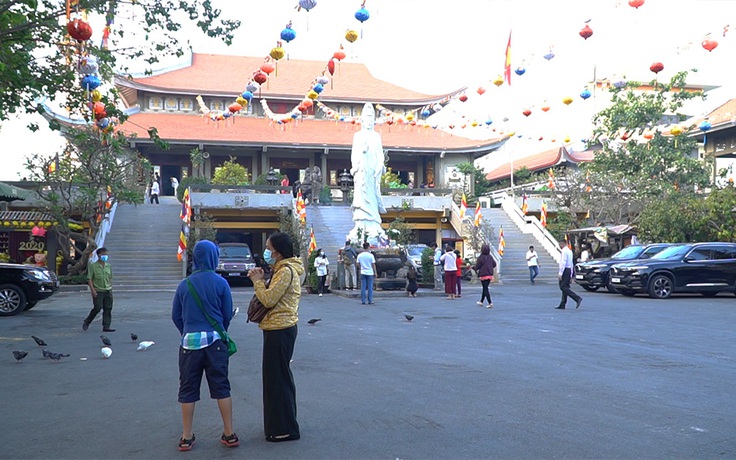 Rằm tháng Giêng, chùa Vĩnh Nghiêm “vắng như chùa Bà Đanh” vì dịch virus corona