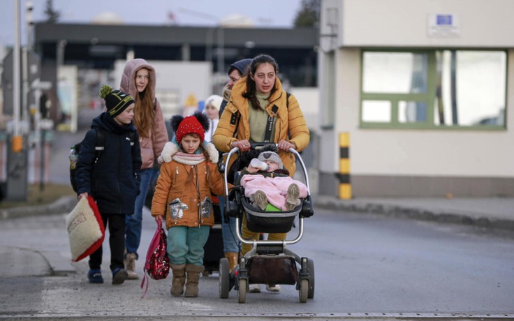 Người mẹ Ukraine dẫn con sơ tán: 'Chẳng thấy kết thúc ở đâu'