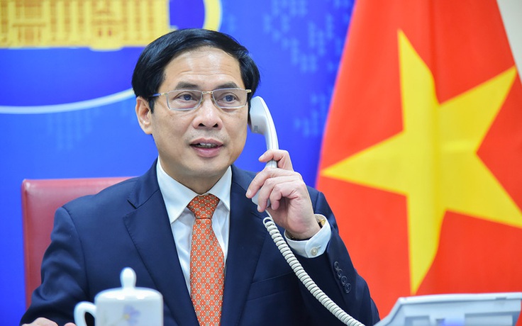 Bộ trưởng Ngoại giao Việt Nam điện đàm với Ngoại trưởng Ukraine về tình hình xung đột