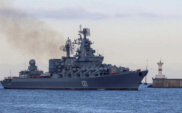 Nhiều người Nga tưởng nhớ soái hạm Moskva bị chìm, Mỹ nói tàu trúng tên lửa