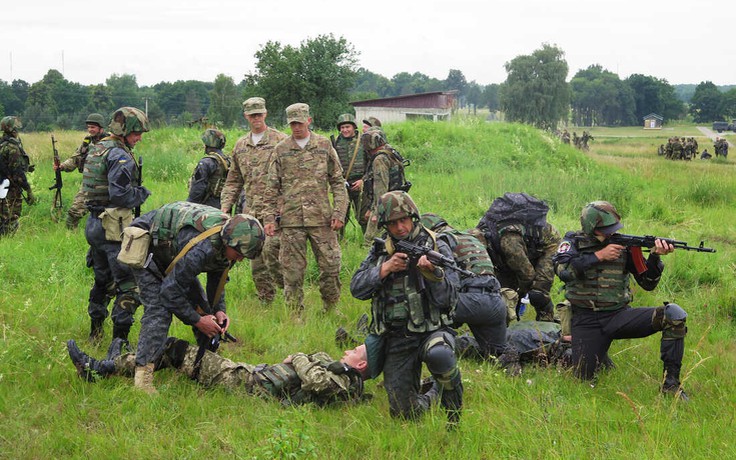 Điệp viên Nga lén theo dõi binh sĩ Ukraine huấn luyện tại Đức?