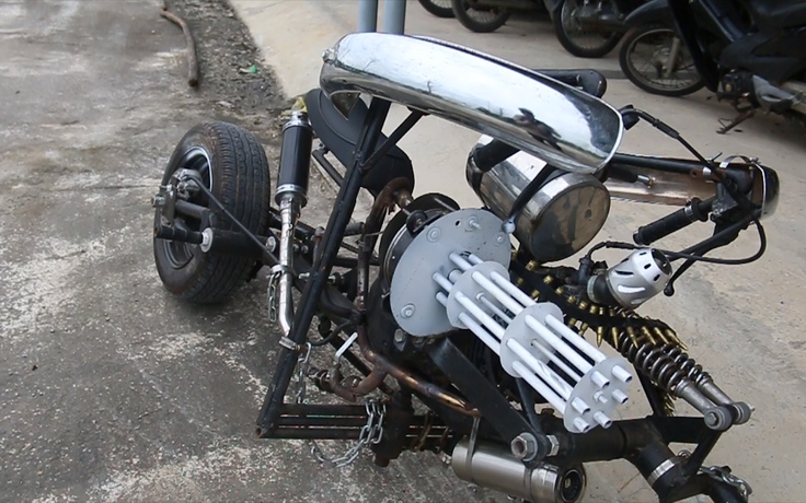Cận cảnh mô tô được trang bị mô hình súng máy của “Batman Đà Nẵng“