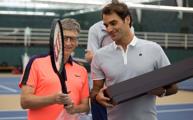 Tỉ phú Bill Gates đánh tennis với Roger Federer