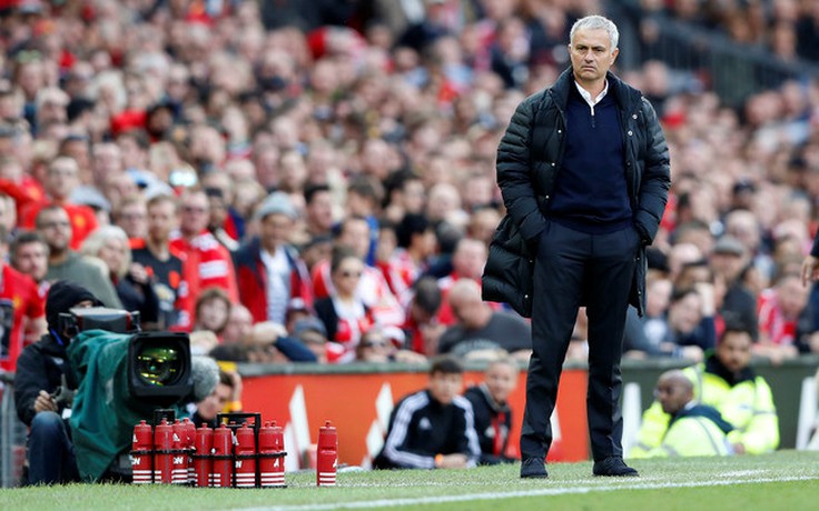 Sau 2 tháng, Mourinho vẫn cay cú trọng tài FA Cup?