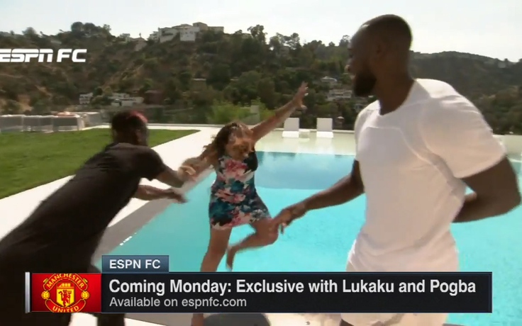 Pogba và Lukaku thử tài bơi lội của nữ phóng viên ESPN