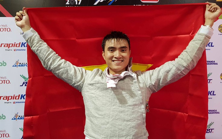 VĐV cầm cờ cho đoàn thể thao Việt Nam đoạt HCV đấu kiếm