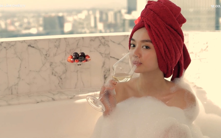 Hé lộ 5 'cảnh nóng'' đỏ mặt của Kaity Nguyễn trong 'Gái già lắm chiêu V'
