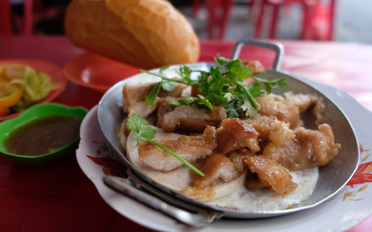 Bánh mì chảo sườn rim người Hoa gây thương nhớ suốt 35 năm ở Sài Gòn