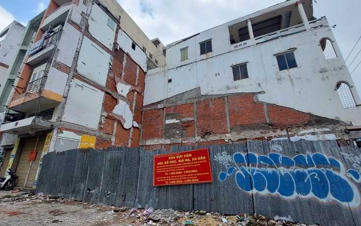 Đà Nẵng: Cận cảnh rầm rộ hạ giải nhà cửa ở ‘tứ giác vàng' sân Chi Lăng