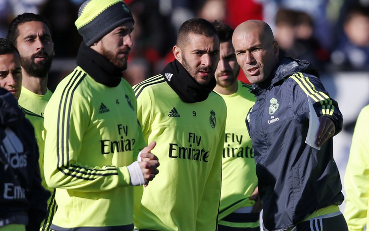 Hàng ngàn CĐV đến xem Zidane chỉ đạo buổi tập đầu ở Real Madrid