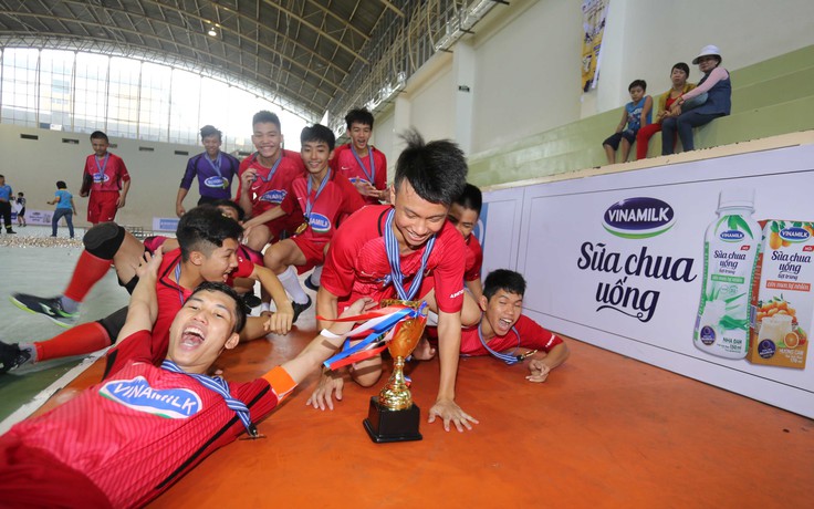 Giải futsal THPT: Niềm vui Năng khiếu TDTT, nước mắt trường Nguyễn Thị Định