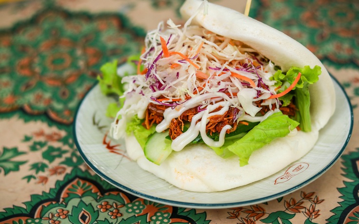 Bao kẹp món ăn vừa xuất hiện đã “gây bão” tại Sài Gòn