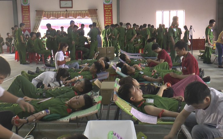 Hơn 500 học viên cảnh sát tham gia hiến máu tình nguyện