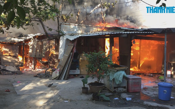 “Bà hỏa” ghé thăm, 7 phòng trọ và 1 nhà dân bị thiêu rụi