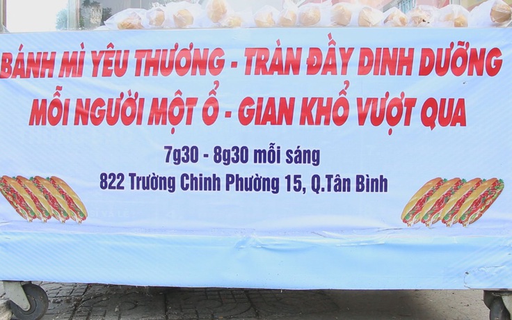 Xe bánh mì miễn phí chung sức giúp người nghèo vượt qua đại dịch Covid-19