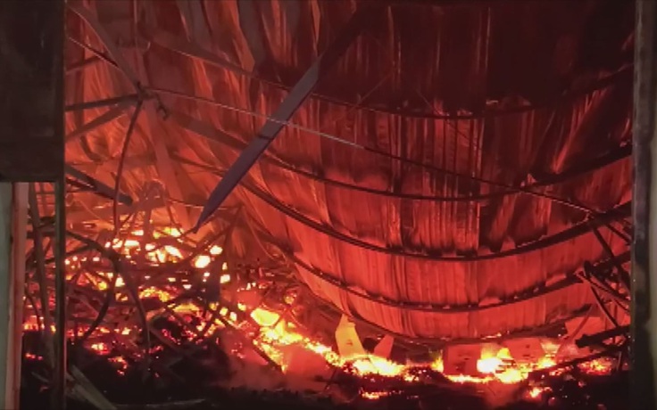 Cháy xưởng đồ gỗ xuất khẩu rộng hơn 28.000m2 trong đêm khuya, thiệt hại hàng tỉ đồng