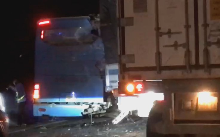 Tai nạn lúc rạng sáng trên cao tốc TP.HCM-Trung Lương, 3 người bị thương
