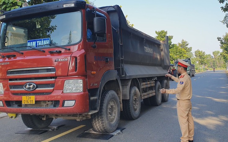 Cận cảnh những xe ben chở quá tải chạy trốn CSGT ở Bà Rịa - Vũng Tàu