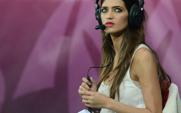 Thủ môn Casillas nhận tin sốc từ người vợ phóng viên xinh đẹp