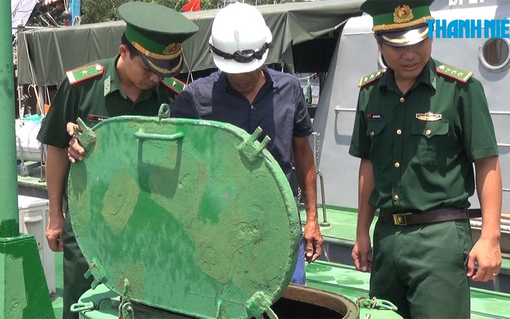 Bộ đội Biên phòng bắt tàu chở hơn 40.000 lít dầu không giấy tờ hợp lệ