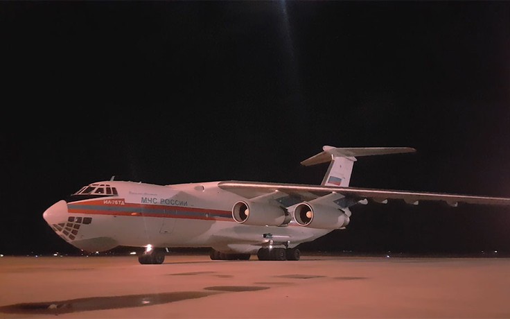 Máy bay Nga chở 40 tấn hàng cứu trợ đến Cam Ranh