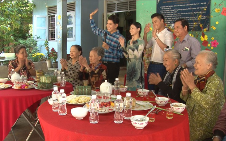 [TRỰC TIẾP] Báo Thanh Niên mang Tất Niên ấm áp đến những nghệ sĩ neo đơn