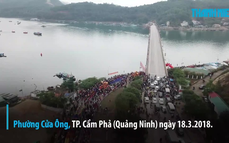 [FLYCAM] Hàng vạn người xem khai hội đền Cửa Ông