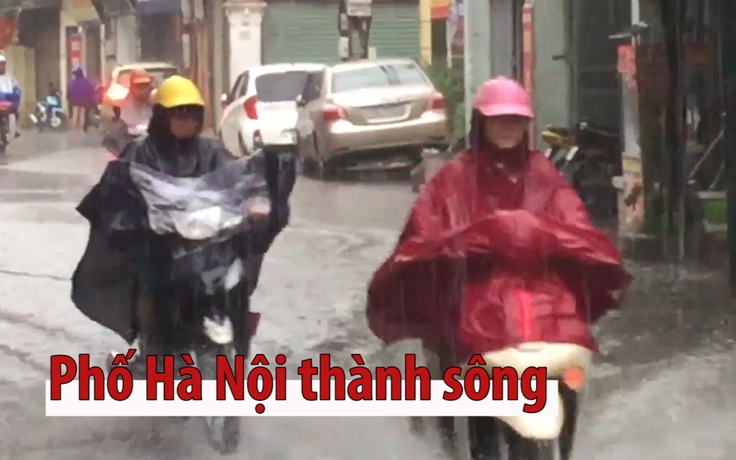 Phố Hà Nội thành sông, nước tràn vào nhà sau cơn mưa lớn
