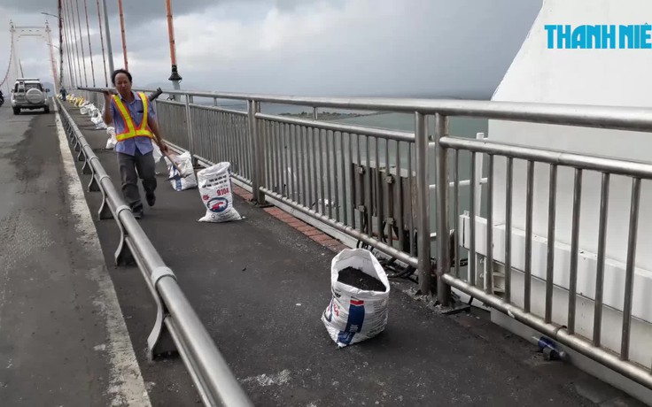 Xử lý tình trạng “lượn sóng” trên mặt cầu dây võng dài nhất Việt Nam