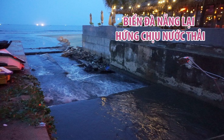 Đón cơn “mưa vàng”, biển Đà Nẵng lại hứng chịu nước thải đen ngòm