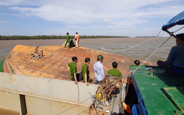 Chìm sà lan ở Sóc Trăng, 2 cháu bé mất tích thương tâm