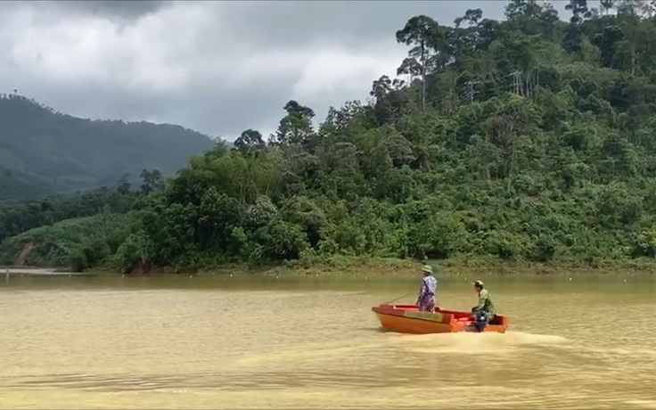 Theo dấu quạ đen trên sông Tranh, tìm người Trà Leng đang mất tích vì sạt lở