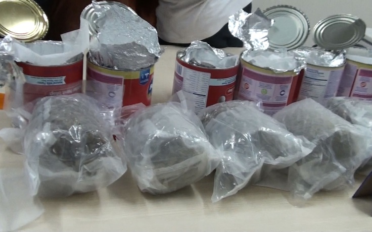 Vạch trần chiêu trò ngụy trang ma túy trong hàng quà biếu nhập khẩu vào Việt Nam