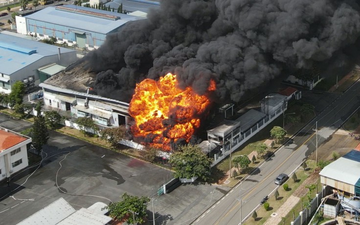 Kinh hoàng cháy nổ tại một công ty hóa chất ở KCN Long Bình