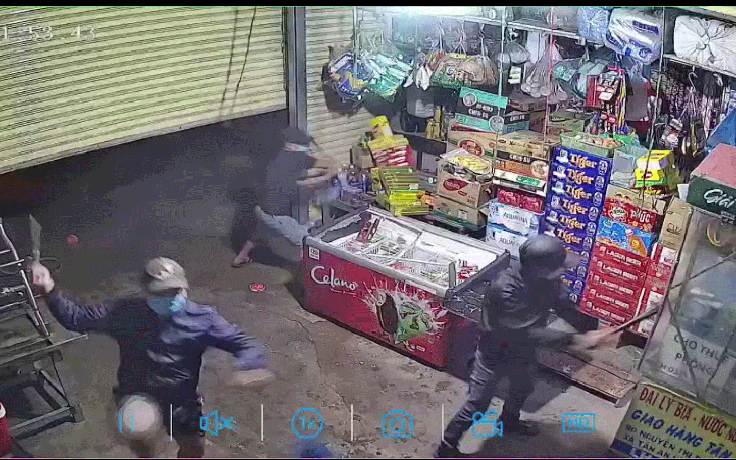 Nhóm thanh niên “hổ báo” đánh phụ nữ, đập phá tiệm tạp hóa ở Củ Chi