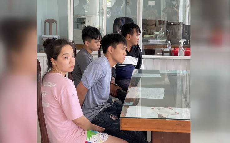 CSGT “đón lõng” bắt 4 nghi can giết người đang tháo chạy từ TP.HCM ra Khánh Hòa