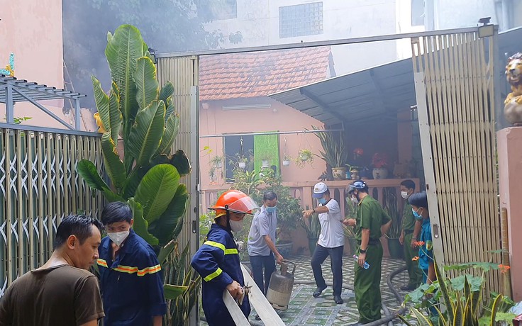 Cháy nhà dân cạnh trường Đại học Tiền Giang, sinh viên tháo chạy