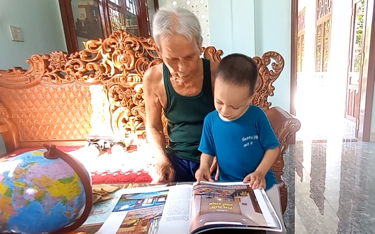 Chuyện lạ bé trai 4 tuổi ở Bình Định đọc chữ vanh vách dù chưa ai dạy