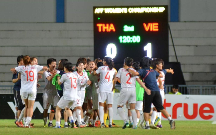 Thắng kịch tính Thái Lan, đội tuyển Việt Nam vô địch giải nữ Đông Nam Á