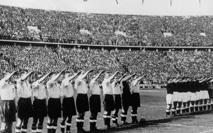 Ngày này năm ấy (14.5): Đội tuyển Anh chào kiểu Đức Quốc xã