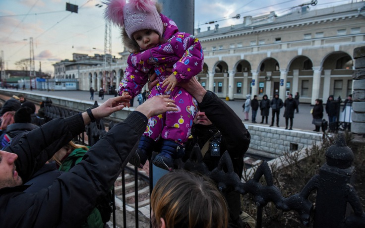 Nhiều dân thường được sơ tán qua hành lang nhân đạo ở Ukraine