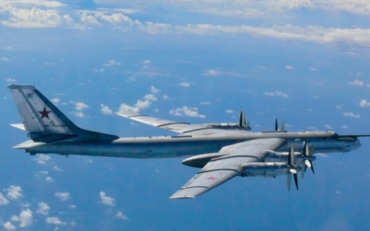Oanh tạc cơ Tu-95MS Nga tuần tra liên tục 12 giờ qua Thái Bình Dương, biển Bering và Okhotsk