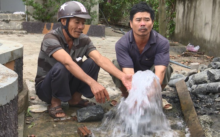 Kỳ lạ giếng nước tự phun trào, gây xôn xao ngày cận tết