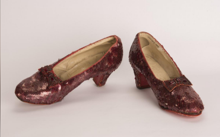 Đôi giày của “The Wizard of Oz” đã được tìm thấy sau 13 năm thất lạc