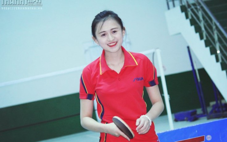 [VIDEO]: Hot girl Phương Thảo trổ tài MC, chơi bóng bàn điêu luyện