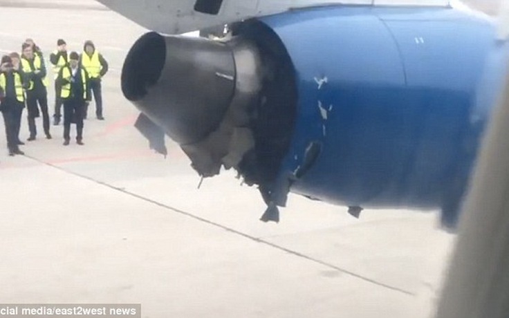 Hành khách thót tim vì động cơ máy bay nổ giữa chuyến bay