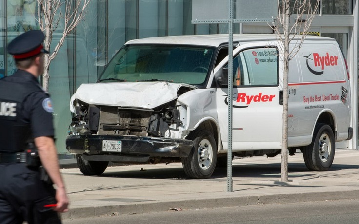Xe tải lao trên vỉa hè suốt 2 km ở Canada, ít nhất 10 người thiệt mạng
