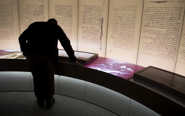 Bảo tàng Kinh Thánh loại bỏ những cuộn giấy Biển Chết giả