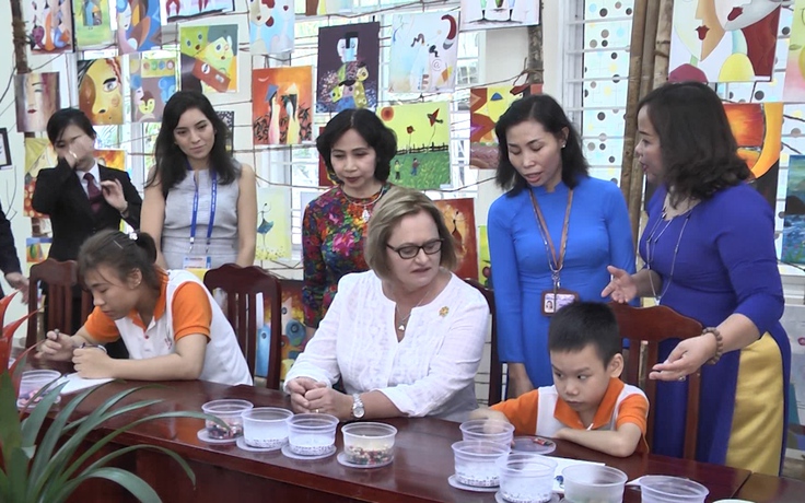 Đệ nhất phu nhân Peru thăm trẻ em khuyết tật tại Đà Nẵng